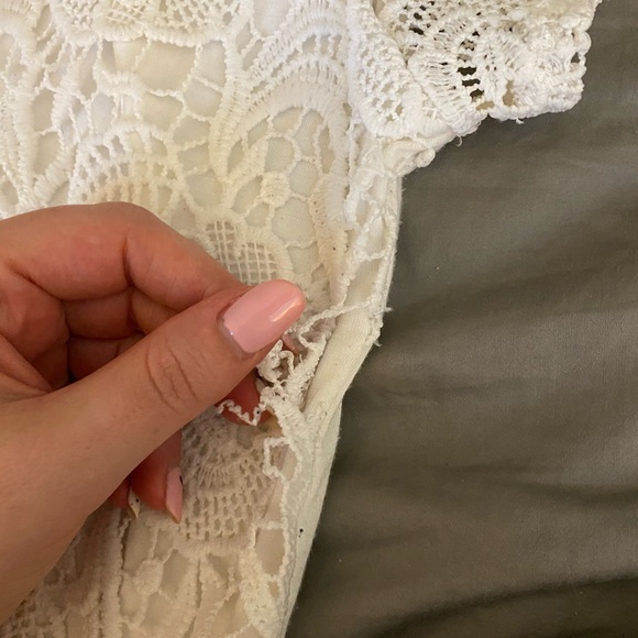 Lace front, white shirt - Picture 4 of 4